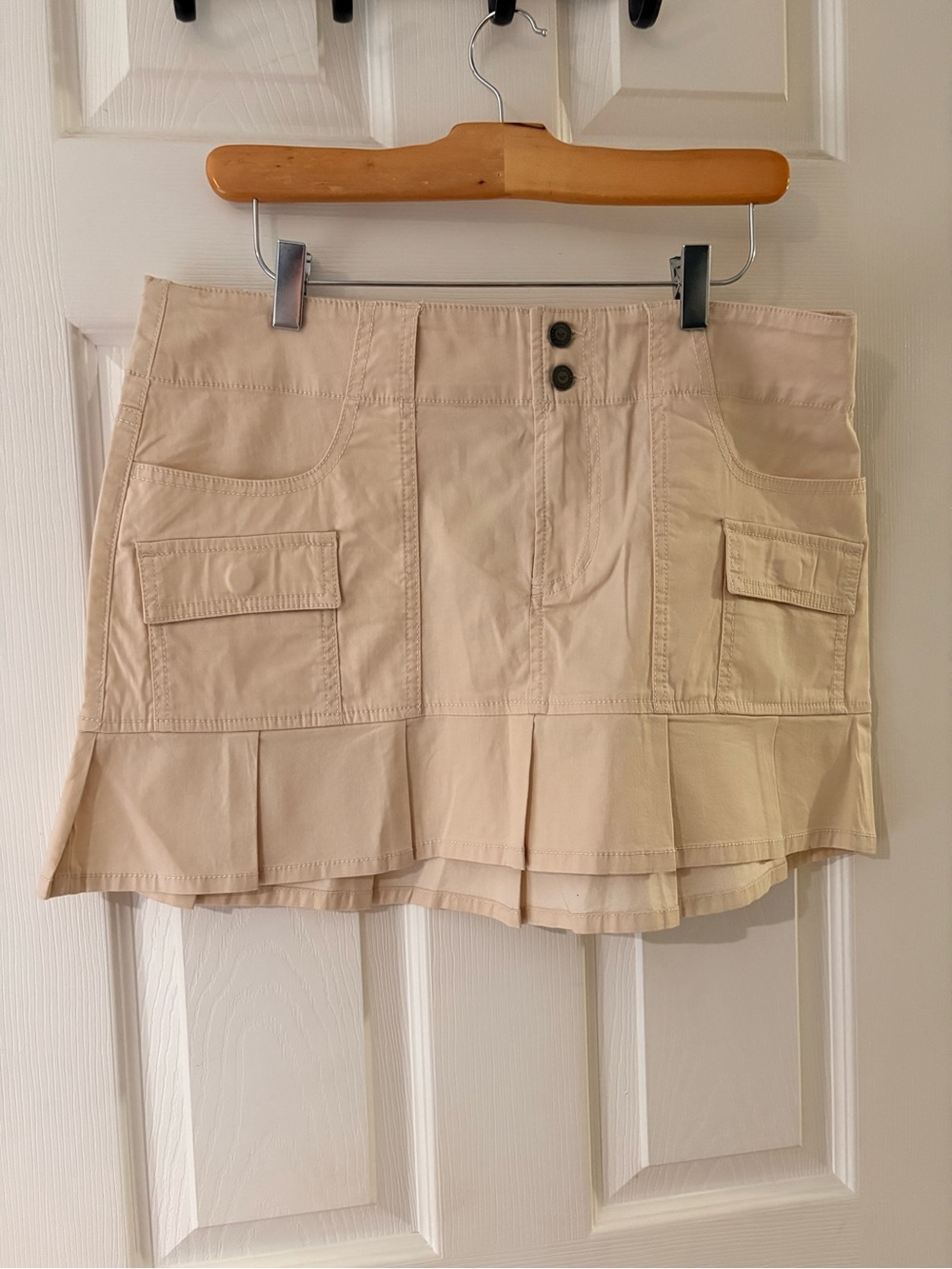 Hollister NWT cargo pleated mini skirt size 10/30 beige zip fly